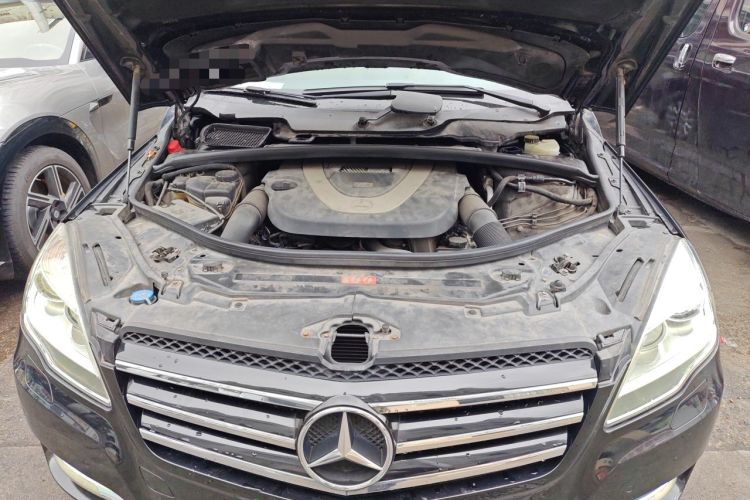 Used Mercedes-Benz R-Class 2010 R 300 L Business Model Engine Bay