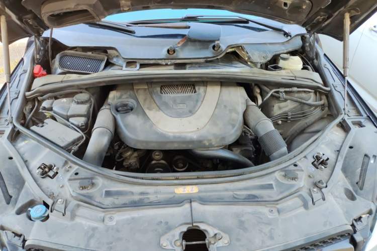 Used Mercedes-Benz R-Class 2010 R 350 L 4MATIC Engine Bay