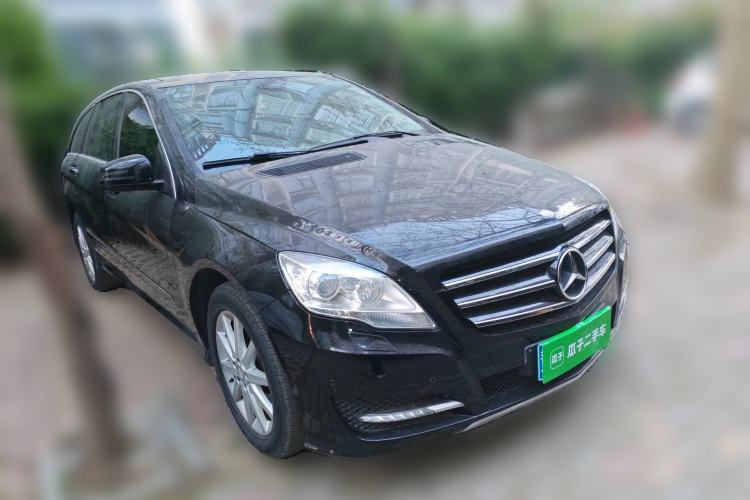 Used Mercedes-Benz R-Class 2010 R 500 L 4MATIC Grand Edition Front Right 45 Deg