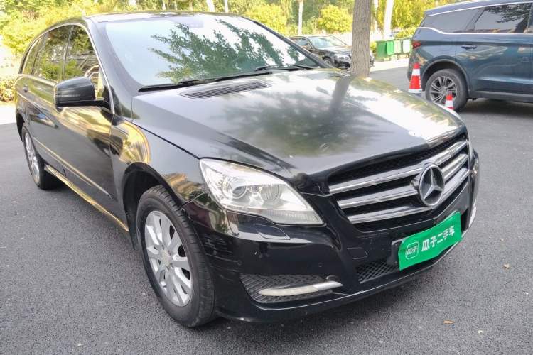 Used Mercedes-Benz R-Class 2010 R 300 L Business Model Front Right 45 Deg