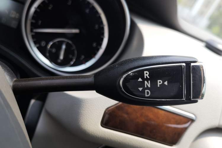 Used Mercedes-Benz R-Class 2010 R 350 L 4MATIC Gear Lever
