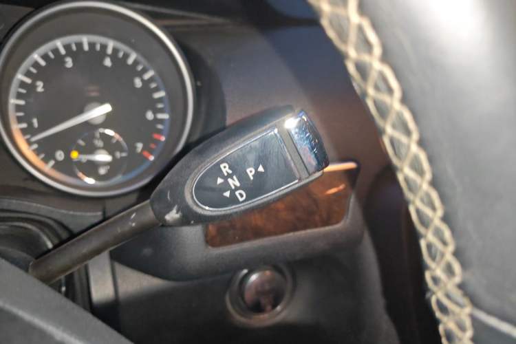 Used Mercedes-Benz R-Class 2010 R 500 L 4MATIC Grand Edition Gear Lever