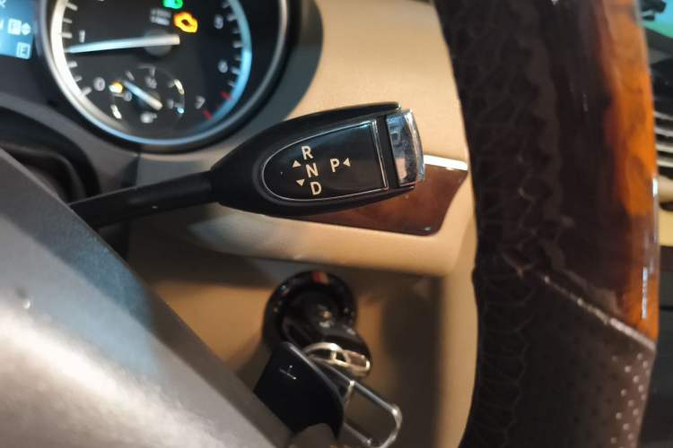 Used Mercedes-Benz R-Class 2010 R 300 L Business Model Gear Lever