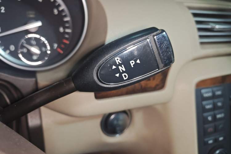 Used Mercedes-Benz R-Class 2010 R 350 L 4MATIC Gear Lever