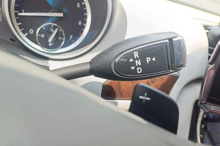 Used Mercedes-Benz R-Class 2010 R 350 L 4MATIC Gear Lever