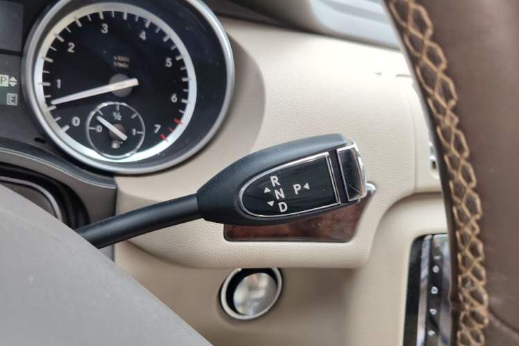 Used Mercedes-Benz R-Class 2010 R 350 L 4MATIC Gear Lever