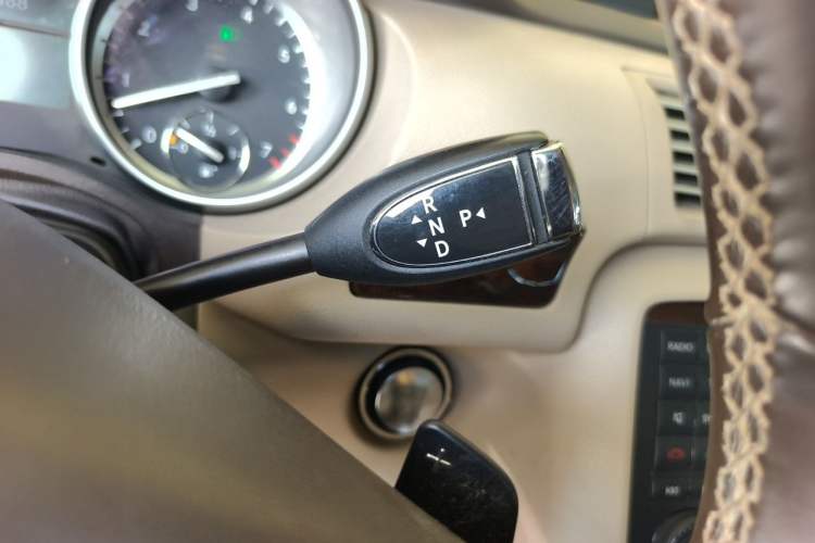 Used Mercedes-Benz R-Class 2010 R 350 L 4MATIC Gear Lever