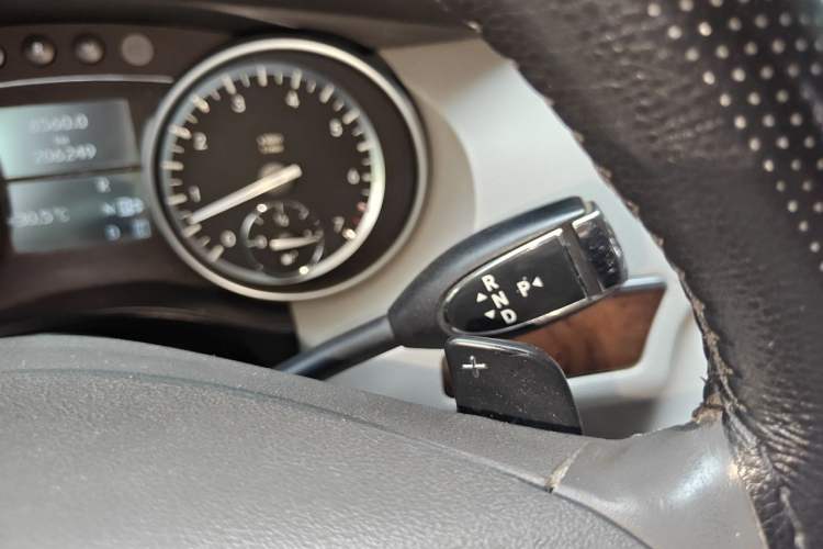 Used Mercedes-Benz R-Class 2010 R 300 L Business Model Gear Lever