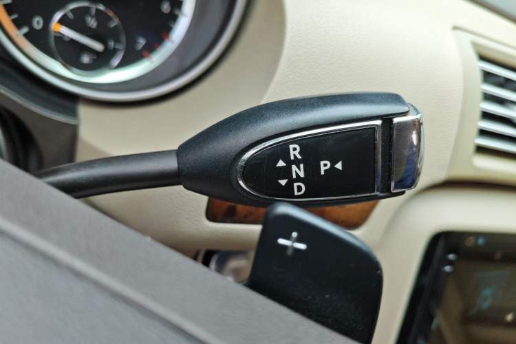Used Mercedes-Benz R-Class 2010 R 350 L 4MATIC Gear Lever