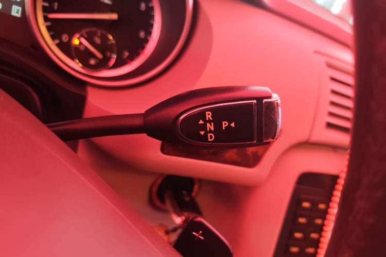Used Mercedes-Benz R-Class 2010 R 300 L Business Model Gear Lever