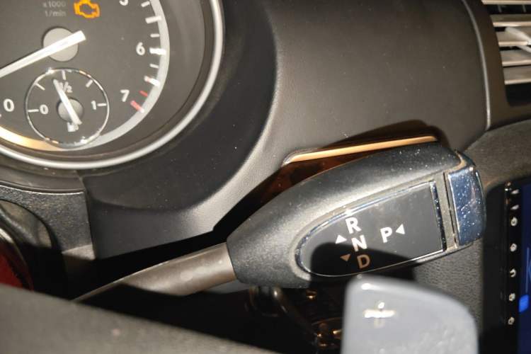 Used Mercedes-Benz R-Class 2010 R 350 L 4MATIC Grand Edition Gear Lever
