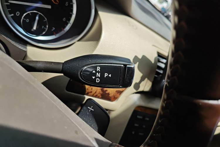 Used Mercedes-Benz R-Class 2010 R 350 L 4MATIC Gear Lever