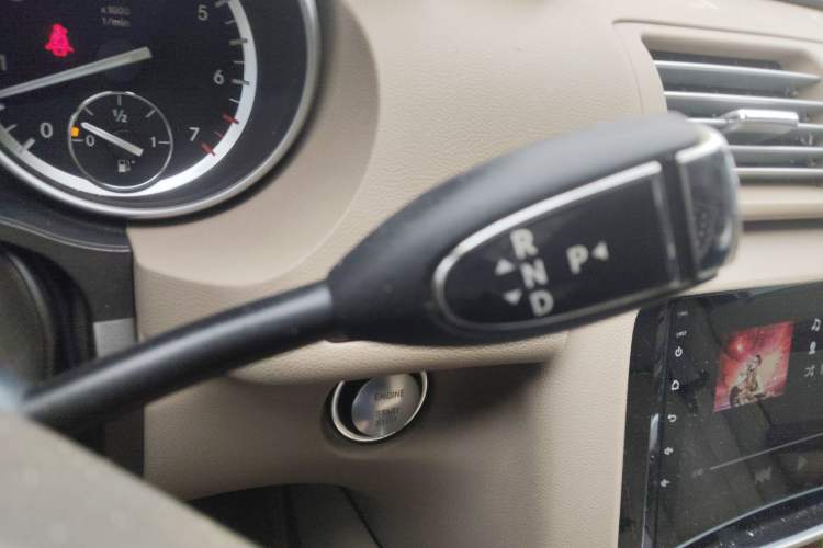 Used Mercedes-Benz R-Class 2010 R 350 L 4MATIC Gear Lever