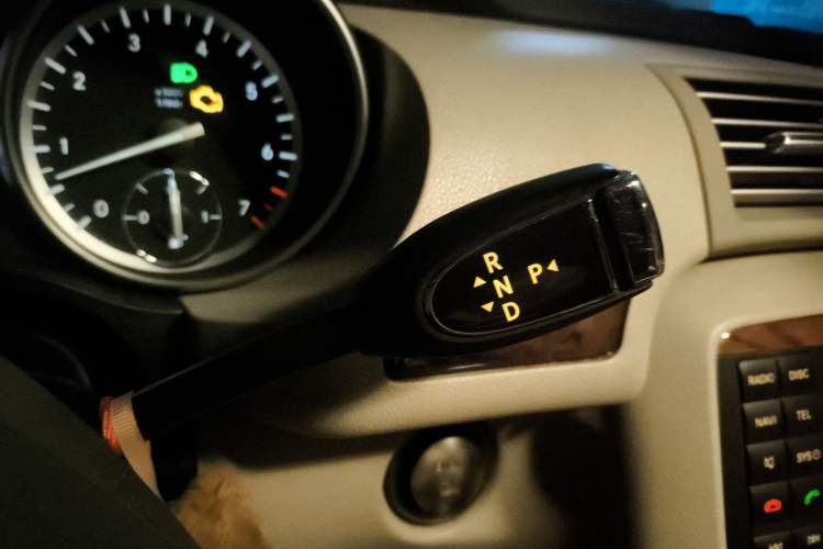 Used Mercedes-Benz R-Class 2010 R 350 L 4MATIC Gear Lever