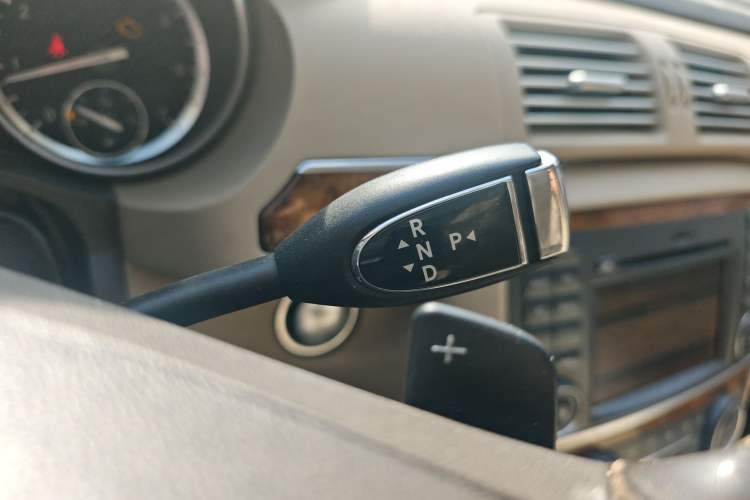 Used Mercedes-Benz R-Class 2010 R 350 L 4MATIC Gear Lever