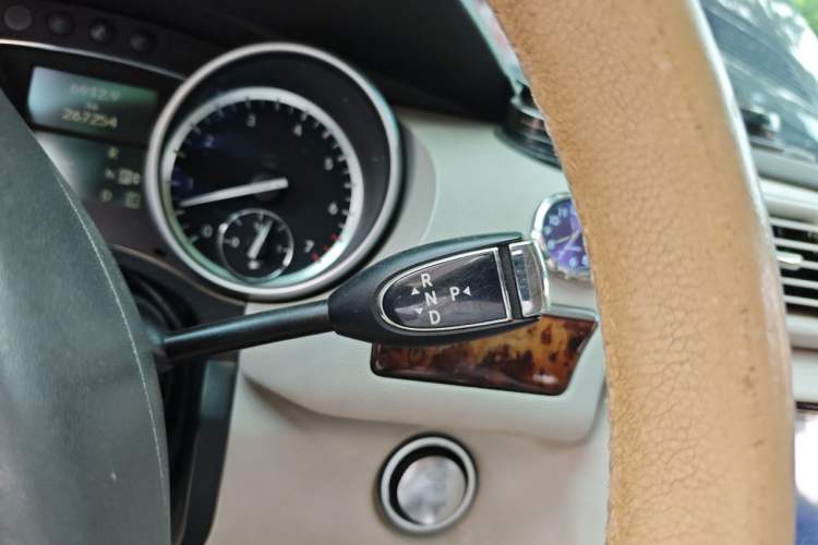 Used Mercedes-Benz R-Class 2010 R 350 L 4MATIC Grand Edition Gear Lever