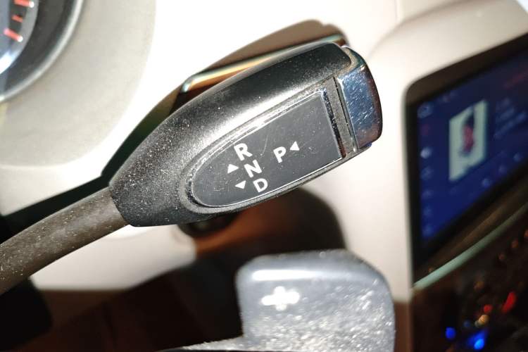 Used Mercedes-Benz R-Class 2010 R 350 L 4MATIC Gear Lever