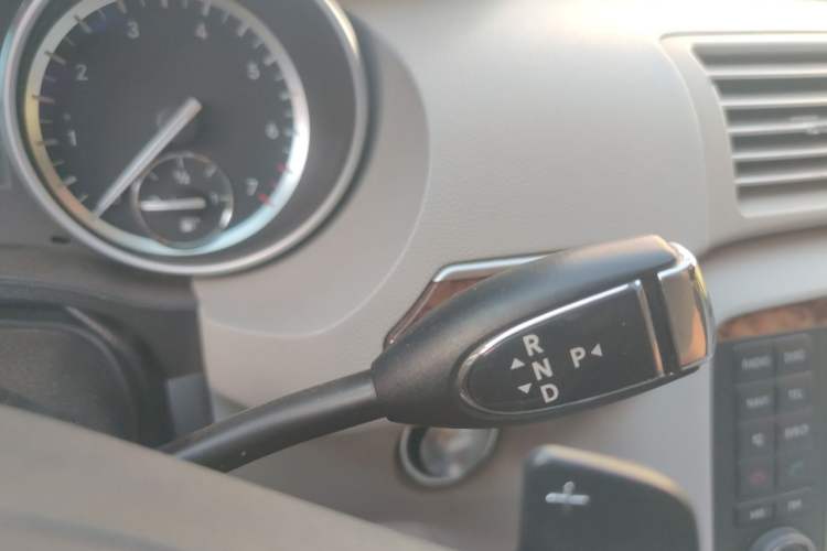 Used Mercedes-Benz R-Class 2010 R 350 L 4MATIC Gear Lever