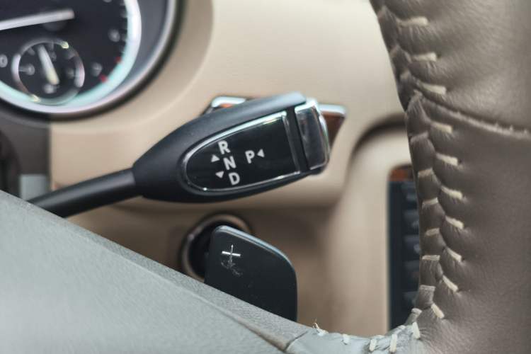 Used Mercedes-Benz R-Class 2010 R 300 L Business Model Gear Lever