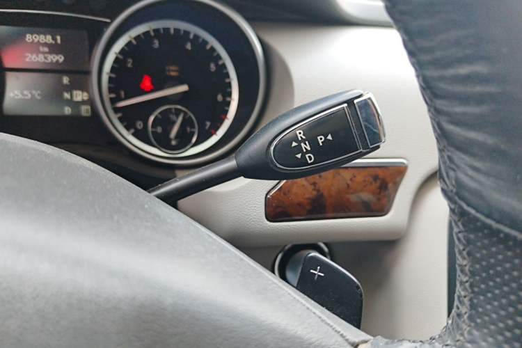 Used Mercedes-Benz R-Class 2010 R 350 L 4MATIC Gear Lever