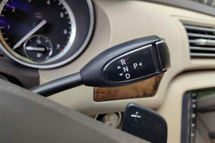Used Mercedes-Benz R-Class 2010 R 350 L 4MATIC Gear Lever