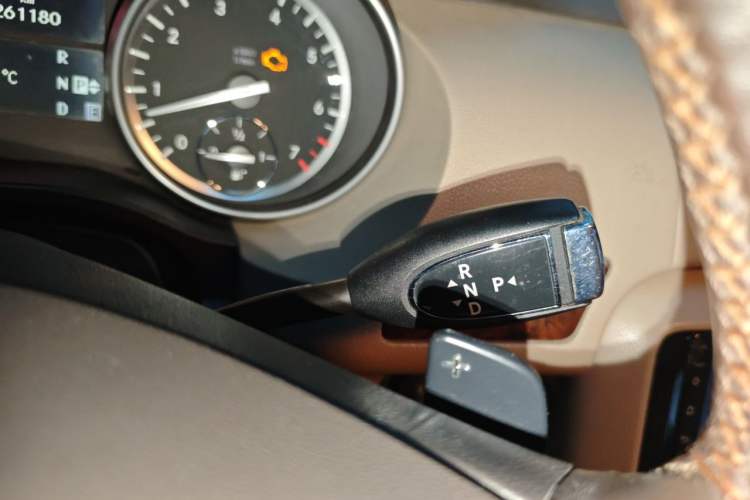 Used Mercedes-Benz R-Class 2010 R 350 L 4MATIC Gear Lever