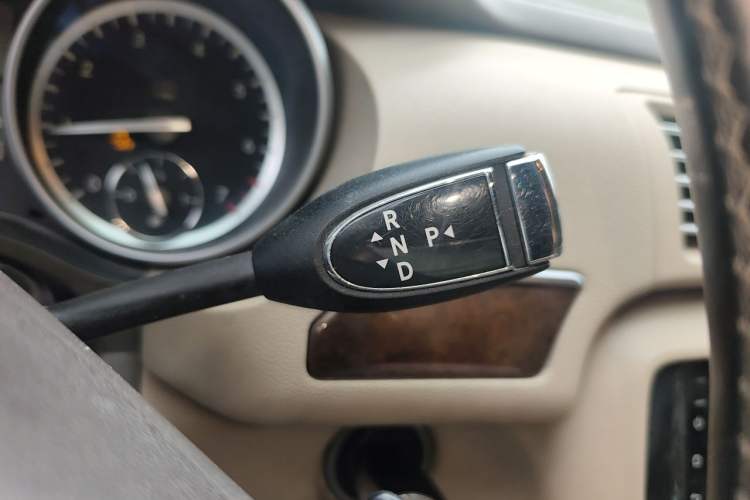 Used Mercedes-Benz R-Class 2010 R 300 L Business Model Gear Lever