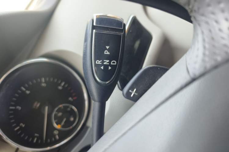Used Mercedes-Benz R-Class 2010 R 350 L 4MATIC Grand Edition Gear Lever