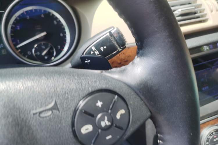 Used Mercedes-Benz R-Class 2010 R 350 L 4MATIC Gear Lever