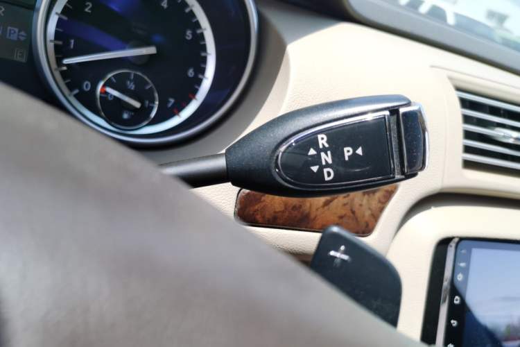 Used Mercedes-Benz R-Class 2010 R 350 L 4MATIC Gear Lever