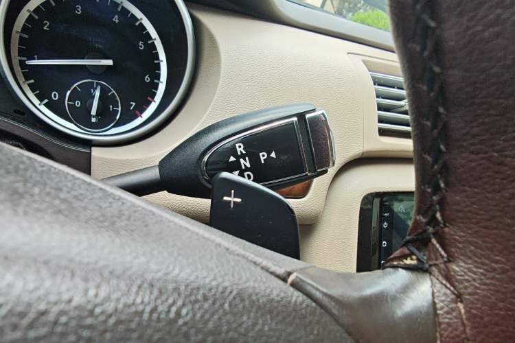 Used Mercedes-Benz R-Class 2010 R 300 L Business Model Gear Lever