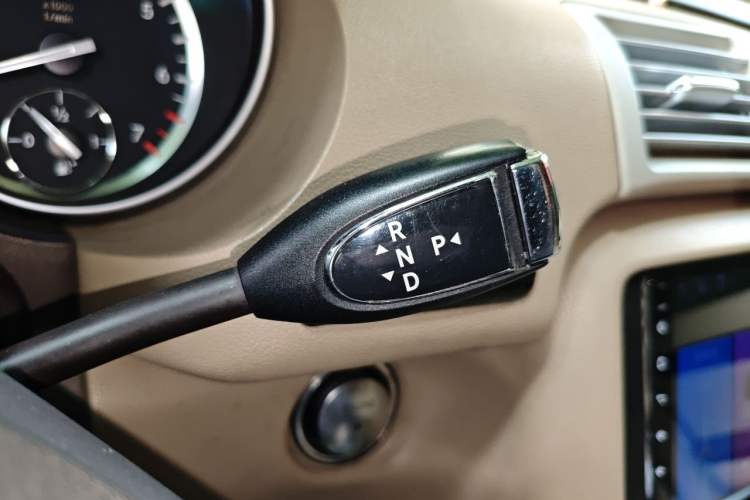 Used Mercedes-Benz R-Class 2010 R 350 L 4MATIC Gear Lever