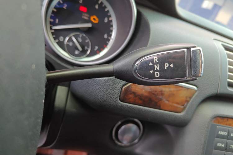 Used Mercedes-Benz R-Class 2010 R 350 L 4MATIC Gear Lever