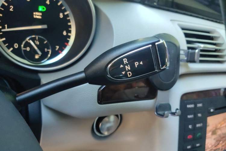 Used Mercedes-Benz R-Class 2010 R 350 L 4MATIC Gear Lever