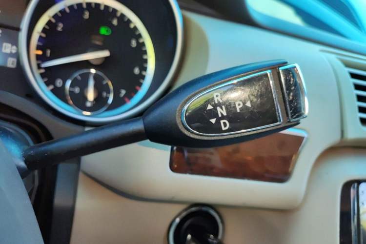 Used Mercedes-Benz R-Class 2010 R 350 L 4MATIC Gear Lever