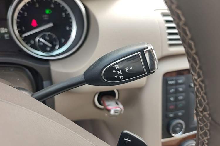 Used Mercedes-Benz R-Class 2010 R 300 L Business Model Gear Lever