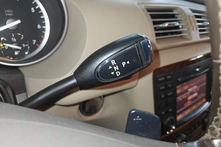 Used Mercedes-Benz R-Class 2010 R 350 L 4MATIC Gear Lever