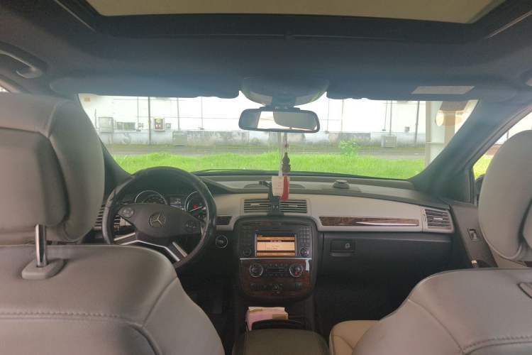 Used Mercedes-Benz R-Class 2010 R 300 L Luxury Model Headliner