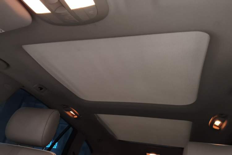 Used Mercedes-Benz R-Class 2010 R 350 L 4MATIC Headliner