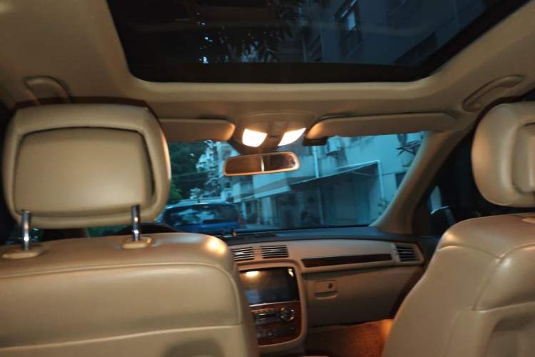 Used Mercedes-Benz R-Class 2010 R 350 L 4MATIC Headliner