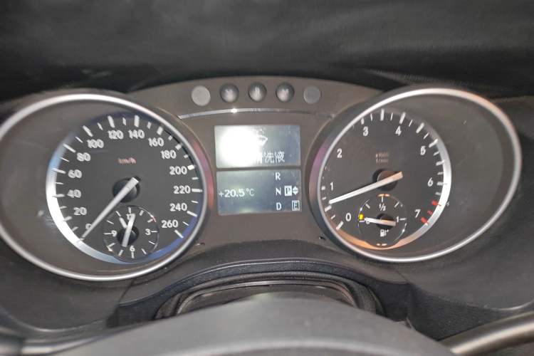 Used Mercedes-Benz R-Class 2010 R 500 L 4MATIC Grand Edition Instrument Cluster
