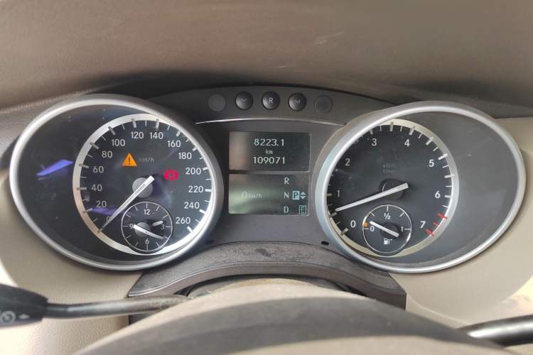 Used Mercedes-Benz R-Class 2010 R 300 L Luxury Model Instrument Cluster