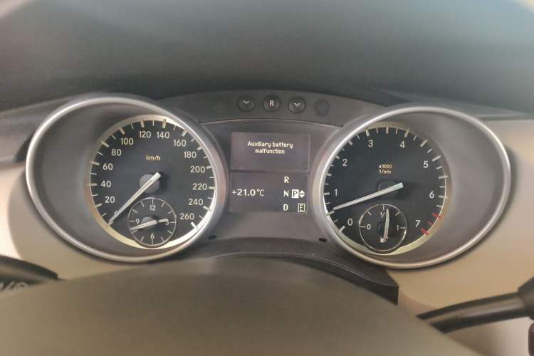 Used Mercedes-Benz R-Class 2010 R 300 L Luxury Model Instrument Cluster