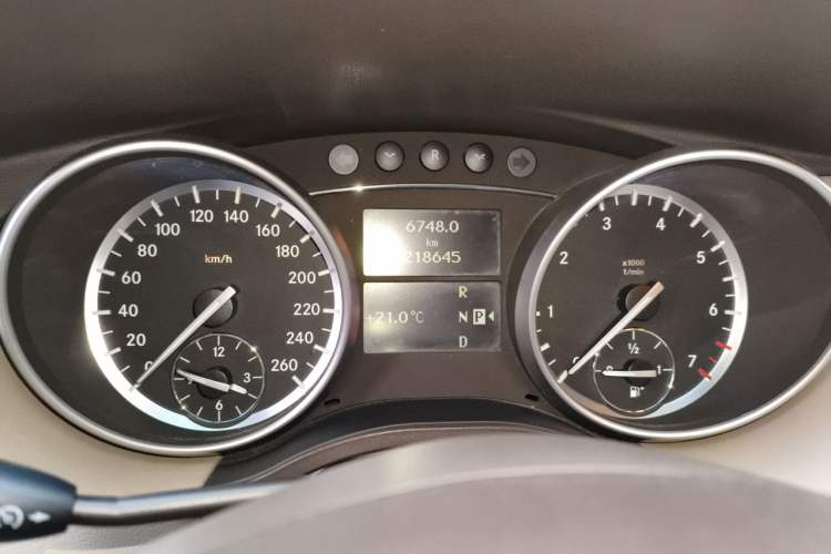 Used Mercedes-Benz R-Class 2010 R 350 L 4MATIC Instrument Cluster
