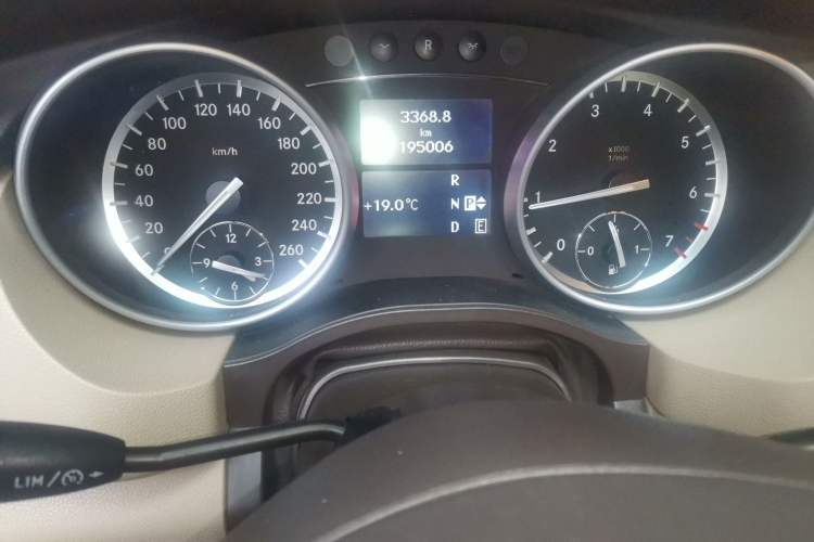 Used Mercedes-Benz R-Class 2010 R 350 L 4MATIC Instrument Cluster
