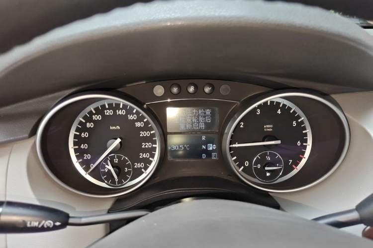 Used Mercedes-Benz R-Class 2010 R 300 L Business Model Instrument Cluster