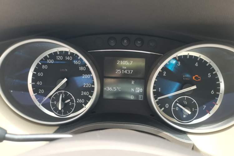 Used Mercedes-Benz R-Class 2010 R 300 L Luxury Model Instrument Cluster