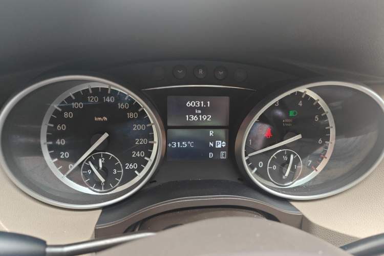 Used Mercedes-Benz R-Class 2010 R 300 L Luxury Model Instrument Cluster