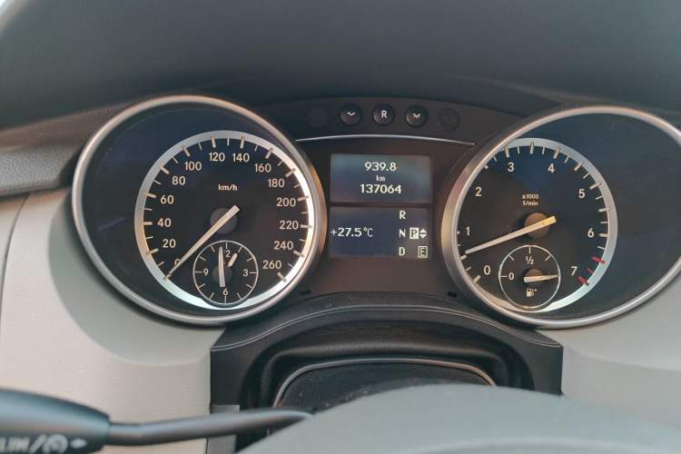 Used Mercedes-Benz R-Class 2010 R 300 L Business Model Instrument Cluster