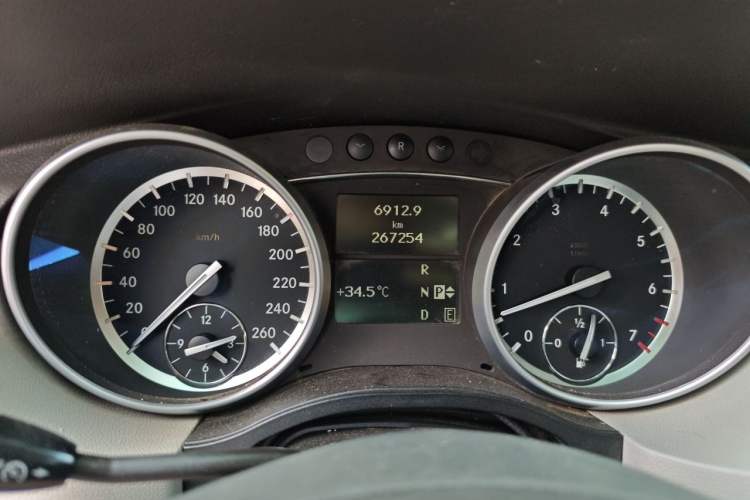 Used Mercedes-Benz R-Class 2010 R 350 L 4MATIC Grand Edition Instrument Cluster
